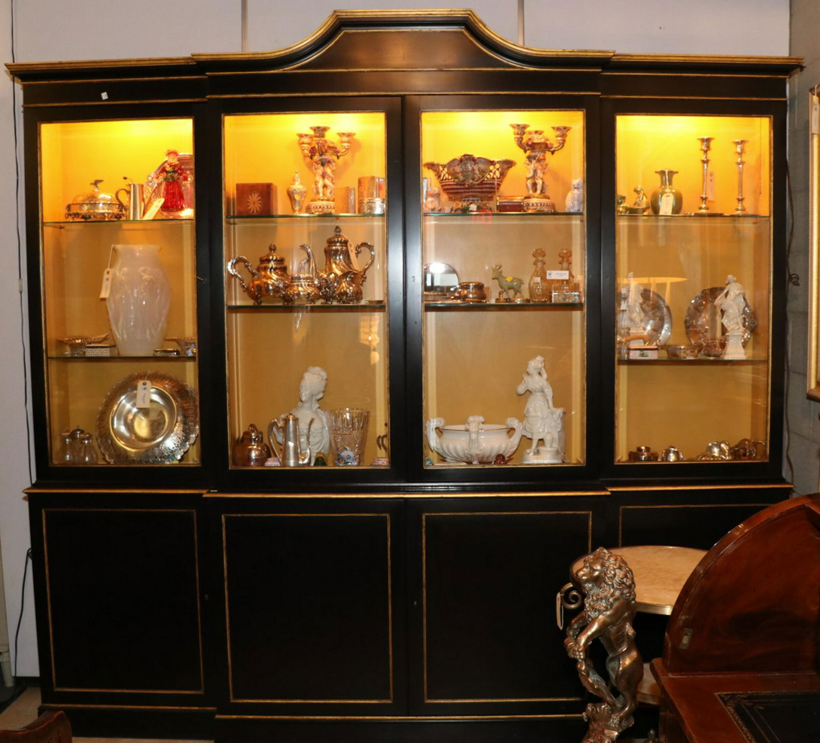 VINTAGE BAKER CHINA/DISPLAY CABINET (1 of 4)
