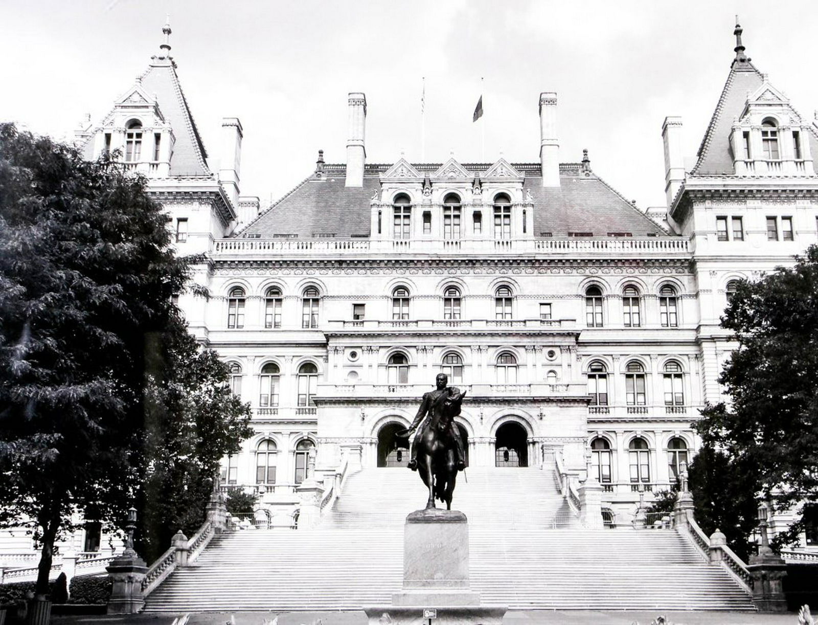 FRAMED AND MATTED NEW YORK STATE CAPITOL PHOTO (1 of 2)