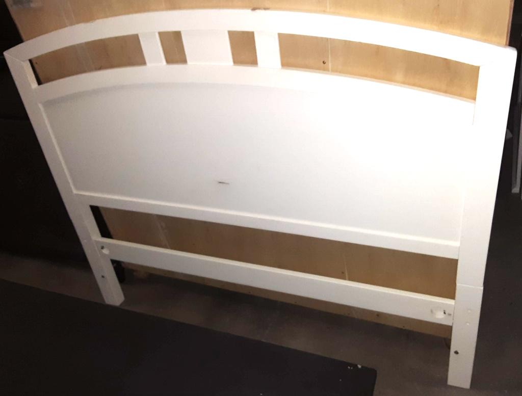 QUEEN WHITE HEADBOARD: QUEEN WHITE HEADBOARD Height: 51 in. by Width: 62 in. by Depth: 2