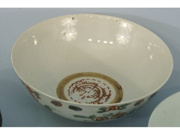 BOX LOT OF MISCELLANEOUS CERAMIC BOWLS AND PLATES - 4