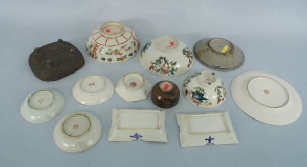 BOX LOT OF MISCELLANEOUS CERAMIC BOWLS AND PLATES - 5