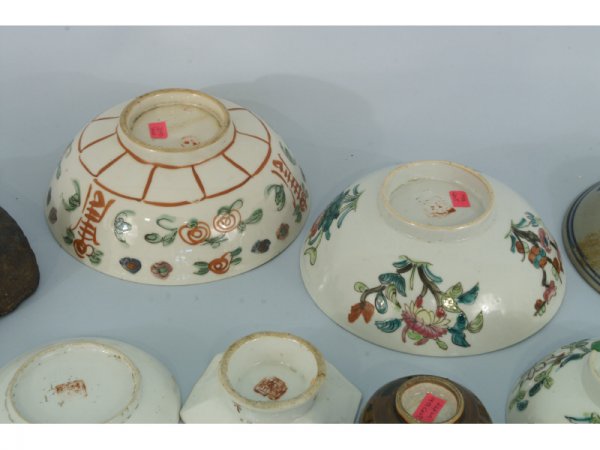 BOX LOT OF MISCELLANEOUS CERAMIC BOWLS AND PLATES - 7