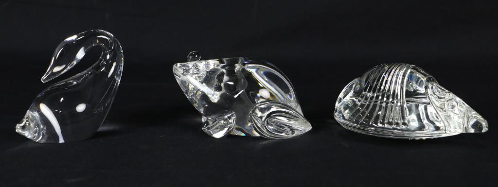 LOT OF THREE STEUBEN GLASS ANIMAL PAPERWEIGHTS.  GLASS (1 of 5)