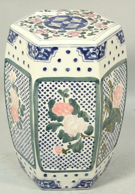 CHINESE PORCELIN GARDEN STOOL: CHINESE PORCELIN GARDEN STOOL Height: 15 in. by Width: 9 in. by Depth: 9 in.