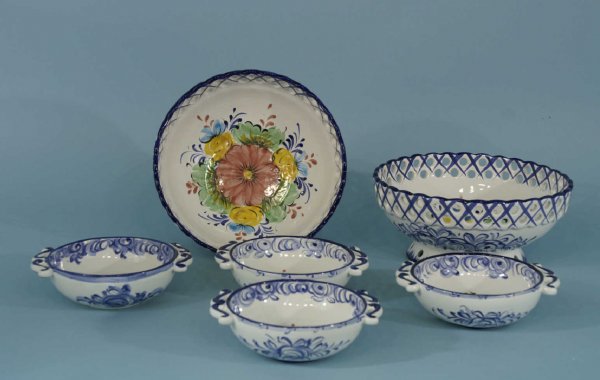 GROUP OF HAND PAINTED CERAMIC BOWLS