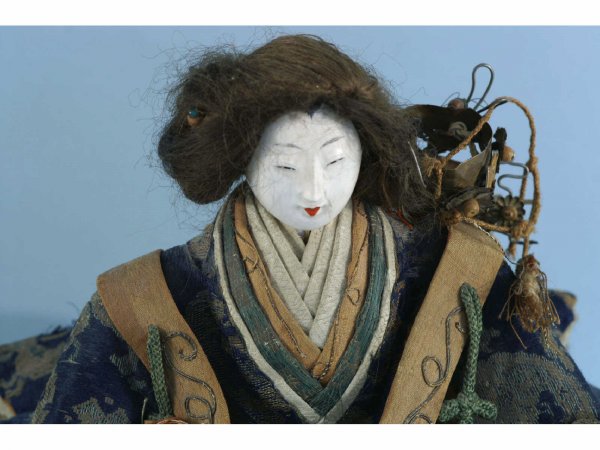 ANTIQUE JAPANESE DOLL ON PAINTED STAND - 2