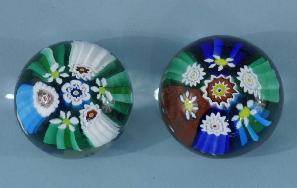 BOX LOT OF SMALL ART GLASS GLOBES/PAPERWEIGHTS - 2