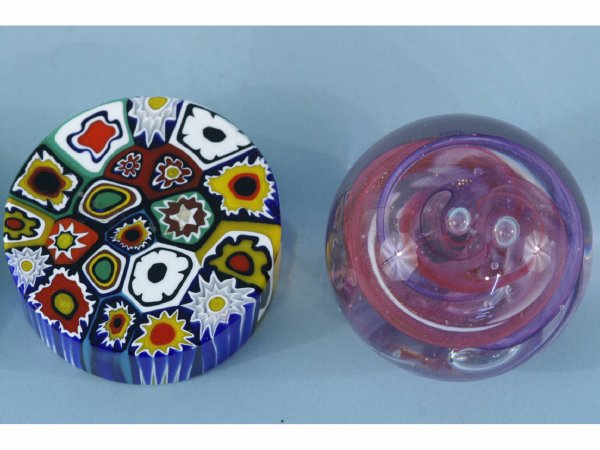 BOX LOT OF SMALL ART GLASS GLOBES/PAPERWEIGHTS - 4