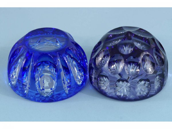 BOX LOT OF SMALL ART GLASS GLOBES/PAPERWEIGHTS - 7