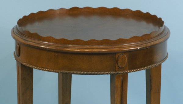 THREE PIECE NESTING TABLES AND A ROUND LAMP TABLE - 3