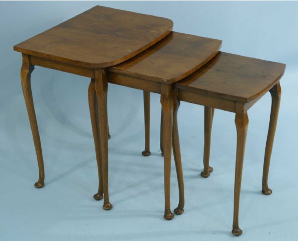 THREE PIECE NESTING TABLES AND A ROUND LAMP TABLE - 5