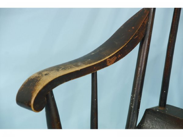 ANTIQUE HAND-PAINTED AMERICAN ROCKING CHAIR - 3