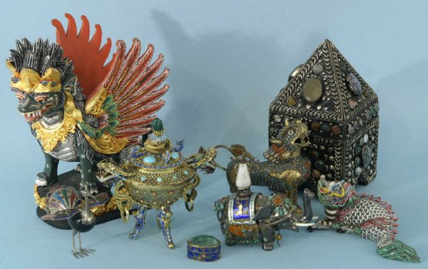 BOX LOT OF FOLK ART MINIATURES