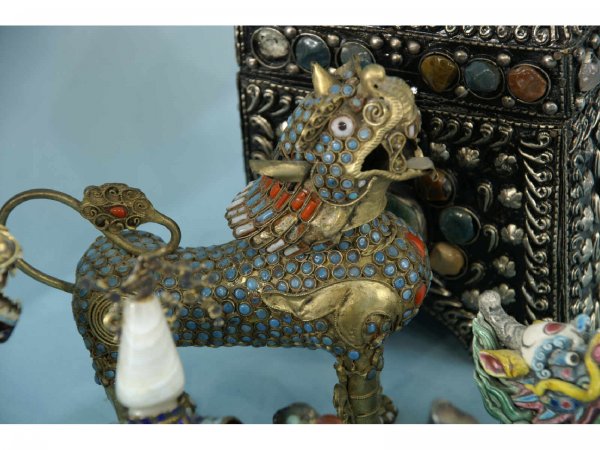 BOX LOT OF FOLK ART MINIATURES - 7