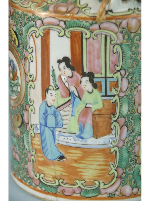 BOX LOT OF 19TH CENTURY FAMILLE-ROSE PORCELAIN - 4