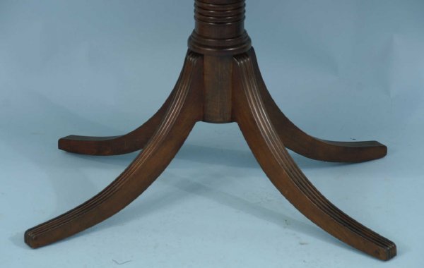 OVAL MAHOGANY BREAKFAST TABLE - 2