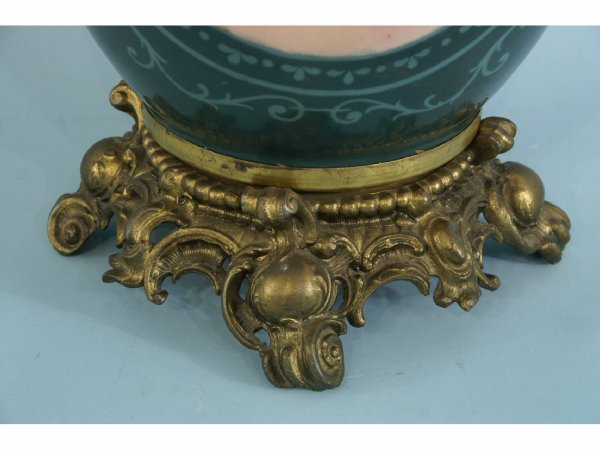 19TH CENTURY MONUMENTAL PORCELAIN VASE - 3