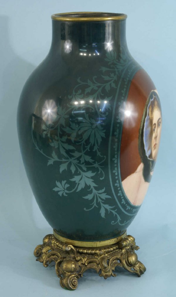 19TH CENTURY MONUMENTAL PORCELAIN VASE - 6