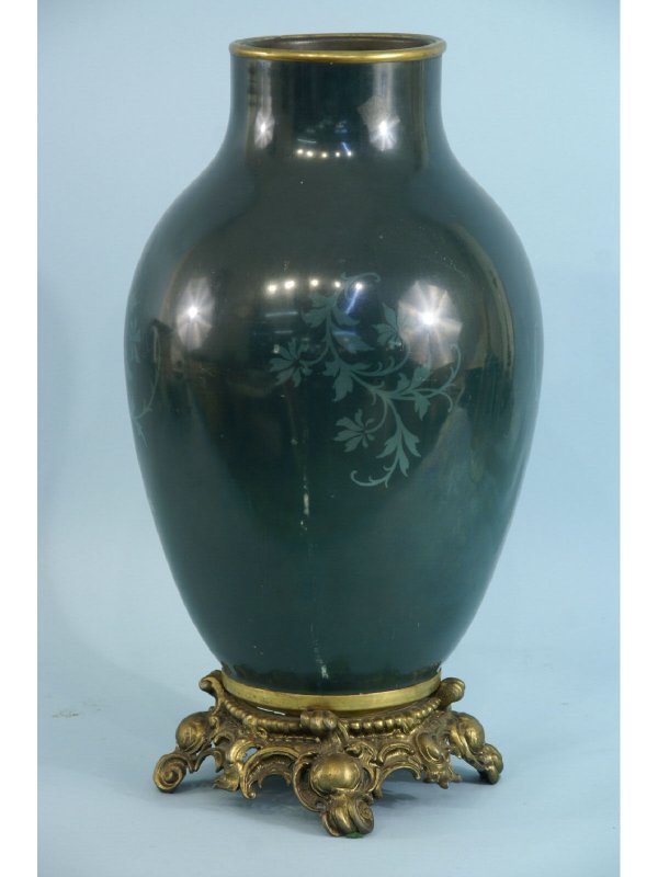 19TH CENTURY MONUMENTAL PORCELAIN VASE - 7