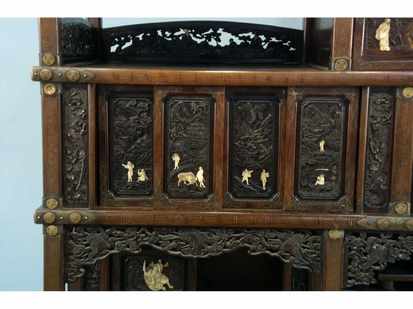 ANTIQUE CHINESE ANCESTORS' CABINET - 2