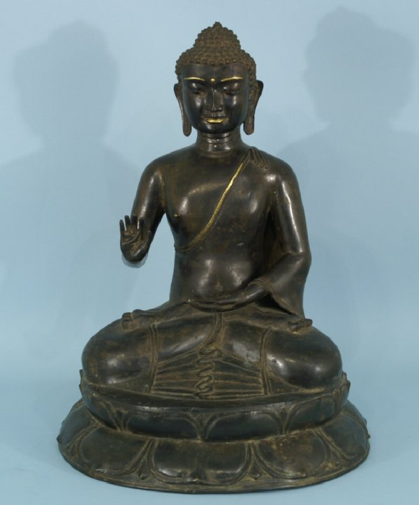 ANTIQUE BRONZE OF A SEATED BUDDHA