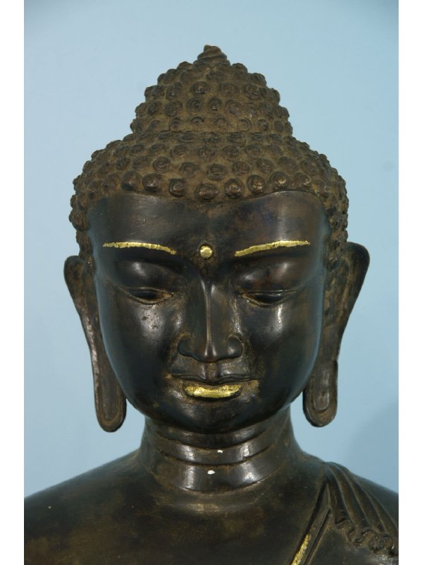 ANTIQUE BRONZE OF A SEATED BUDDHA - 2