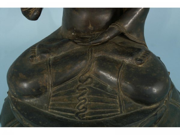 ANTIQUE BRONZE OF A SEATED BUDDHA - 5