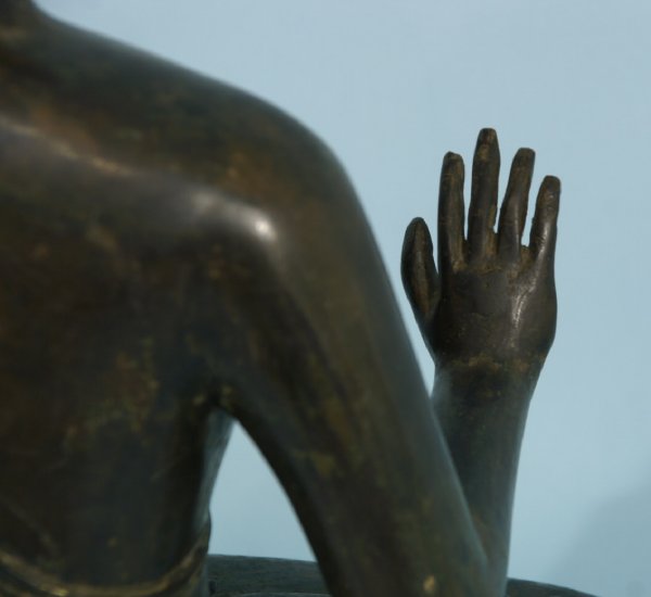 ANTIQUE BRONZE OF A SEATED BUDDHA - 7