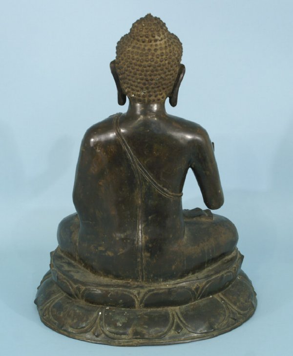 ANTIQUE BRONZE OF A SEATED BUDDHA - 8