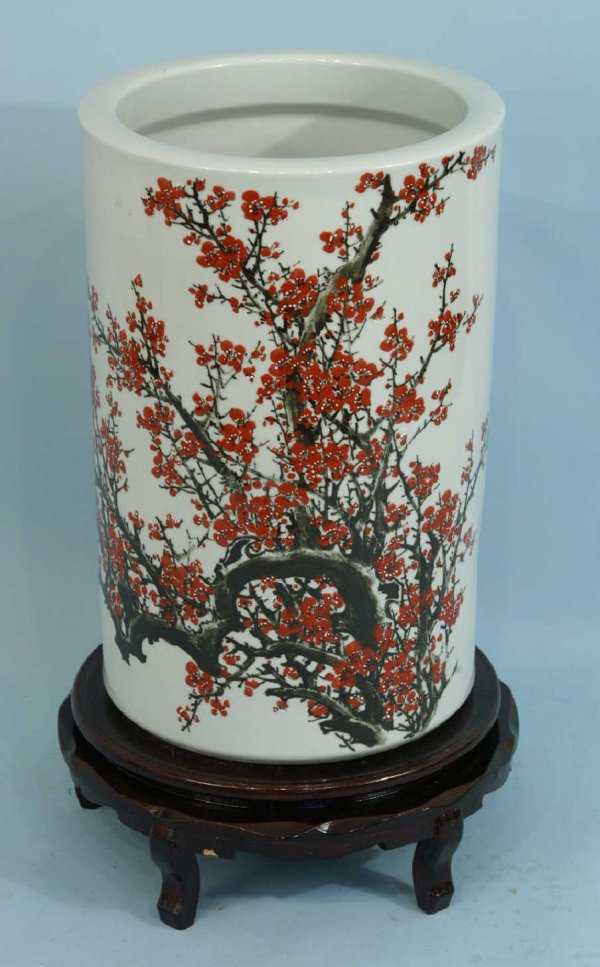 ANTIQUE CHINESE PORCELAIN VASE WITH STAND