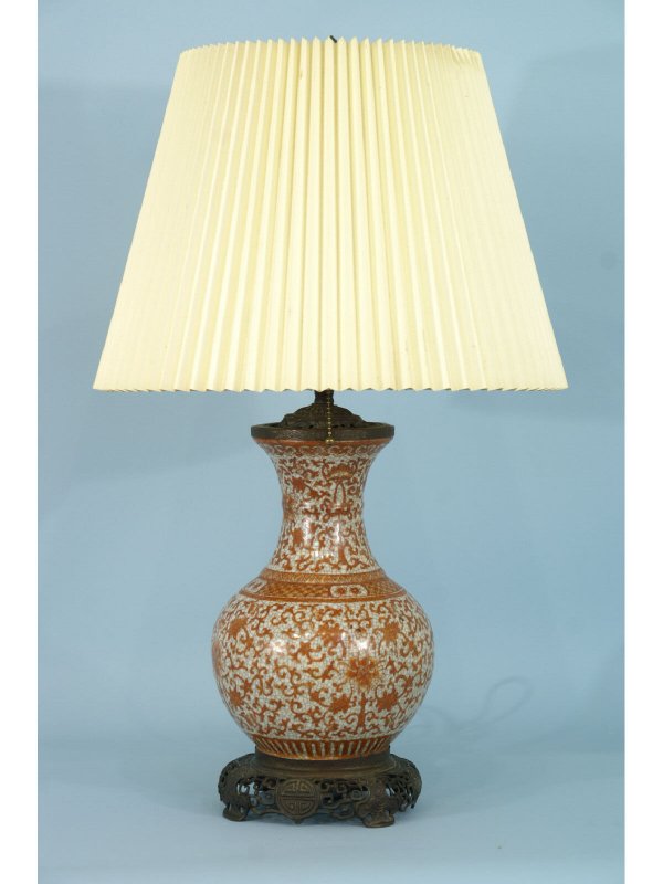 VINTAGE CHINESE VASE MADE INTO A LAMP