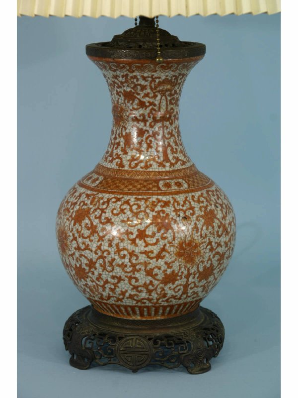 VINTAGE CHINESE VASE MADE INTO A LAMP - 2