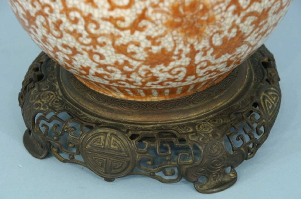 VINTAGE CHINESE VASE MADE INTO A LAMP - 3