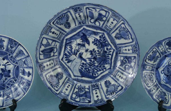 3-PIECE BOX LOT OF 17th CENTURY CHINESE PLATES - 3
