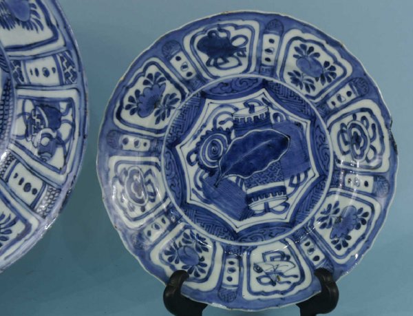 3-PIECE BOX LOT OF 17th CENTURY CHINESE PLATES - 4