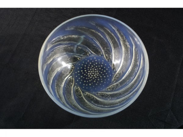 LALIQUE OPALESCENT GLASS "POISSONS" BOWL