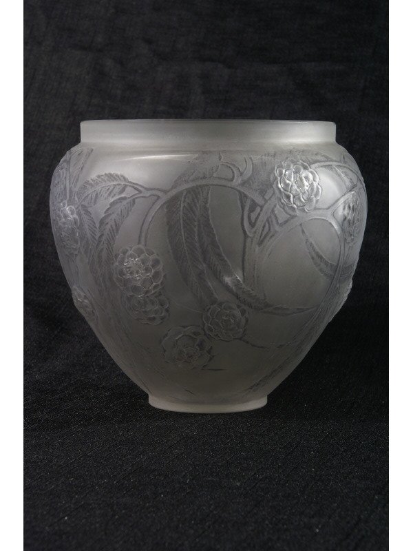 . LALIQUE FROSTED GLASS "NEFLIERS" VASE - 3