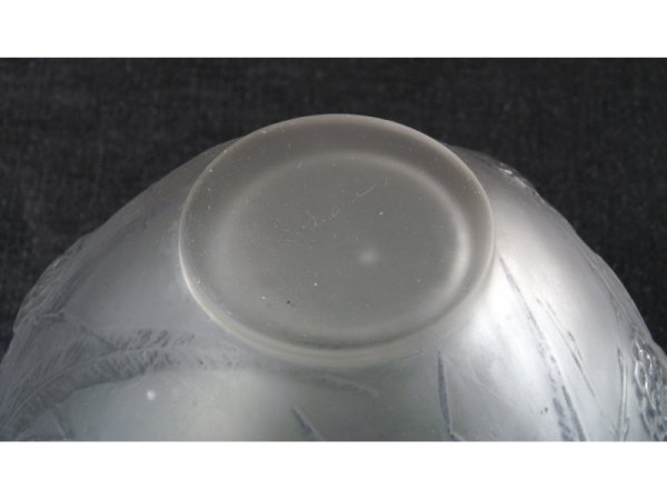. LALIQUE FROSTED GLASS "NEFLIERS" VASE - 4