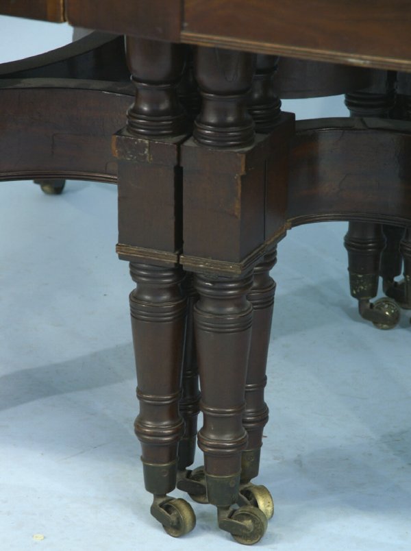 EARLY 19th CENTURY ENGLISH DINING TABLE - 3