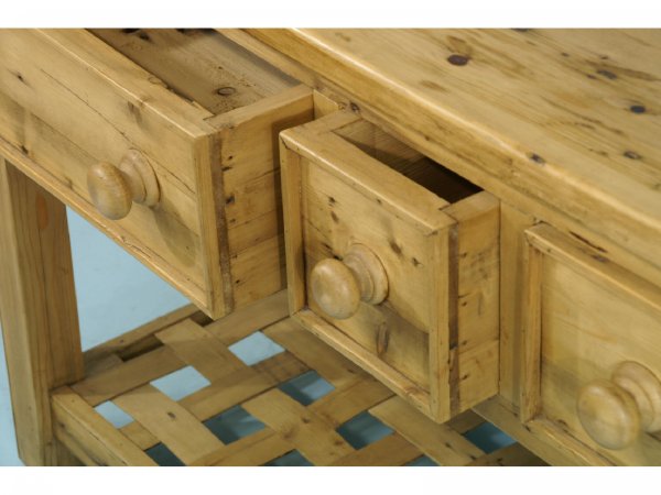 PINE SOFA TABLE WITH LATTICE BASE. - 4