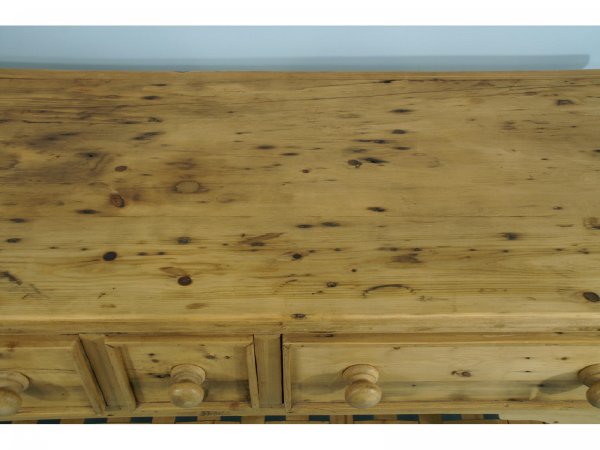 PINE SOFA TABLE WITH LATTICE BASE. - 5