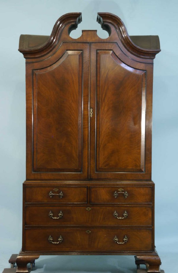 LINEN PRESS WITH BROKEN PEDIMENT TOP