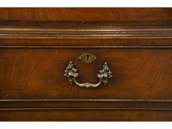 LINEN PRESS WITH BROKEN PEDIMENT TOP - 4