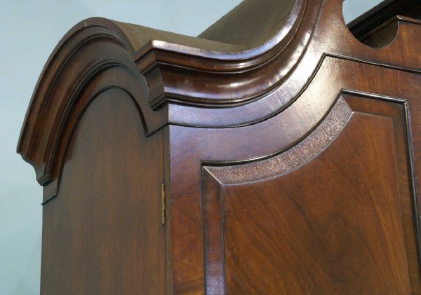 LINEN PRESS WITH BROKEN PEDIMENT TOP - 6