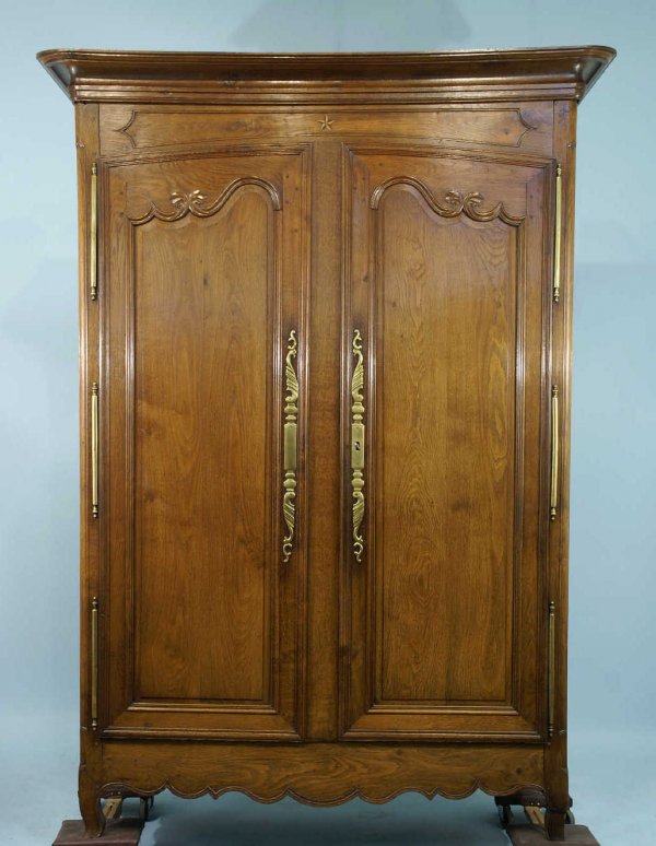 19TH CENTURY FRENCH CHERRY ARMOIRE.