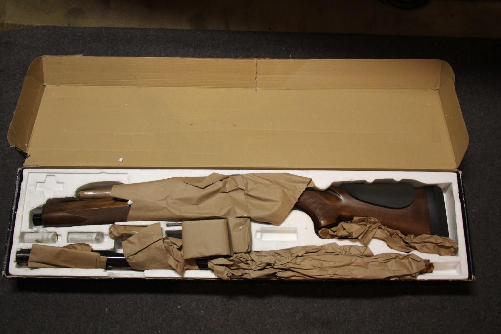 BROWNING SILVER HUNTER 28" 20GA SHOTGUN: BROWNING SILVER HUNTER 28" 20GA SHOTGUN - INCLUDES ORIGINAL BOX WITH TOOLS AND INVECTOR CHOKES SET. CALIBER: 20GA; SERIAL NUMBER: 114MN06724; USED FIREARM - ORIGINAL BOX & INVECTOR CHOKES