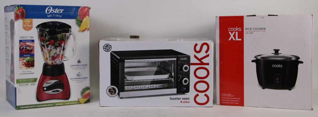 THREE PIECE KITCHEN APPLIANCE LOT: THREE PIECE KITCHEN APPLIANCE LOT. OSTER BLENDER, COOKS TOASTER OVEN & RICE COOKER. Height: 14 in. by Width: 10 in. by Depth: 9 in.