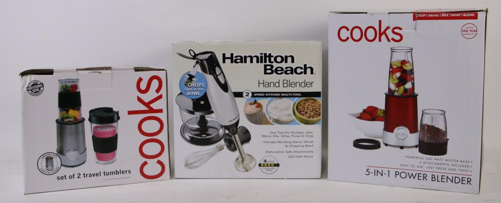 THREE PIECE KITCHEN APPLIANCE LOT: THREE PIECE KITCHEN APPLIANCE LOT. LOT CONTAINS: SET OF COOKS TUMBLERS, COOKS 5-IN-1 POWER BLENDER & HAMILTON BEACH HAND BLENDER. Height: 10 in. by Width: 9 in. by Depth: 7 1/2 in.
