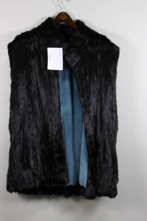 BLACK DYED MINK REVERSIBLE VEST: BLACK DYED MINK REVERSIBLE VEST