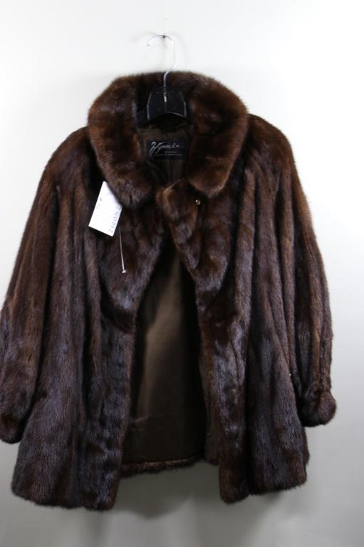 MAHOGANY MINK 3/4 COAT: MAHOGANY MINK 3/4 COAT